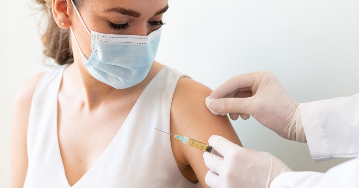 Είναι πιθανό το εμβόλιο για την Covid-19 να προκαλέσει διαταραχές στον εμμηνορροϊκό κύκλο;